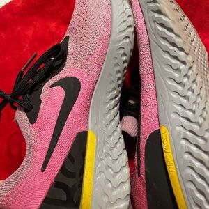 Nike Women's epic react running shoes 9.5